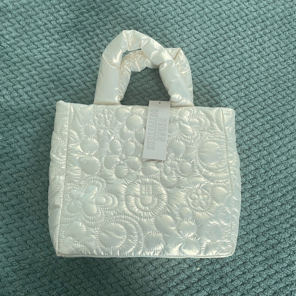 NWT Urban Outfitters White Holographic puffer Bag Tote - Picture 4 of 12